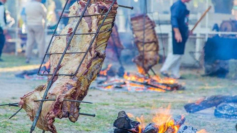 La gastronomía entra en otra dimensión con “Brasa y Botella”, una experiencia que invita a vivir los sabores de otra manera