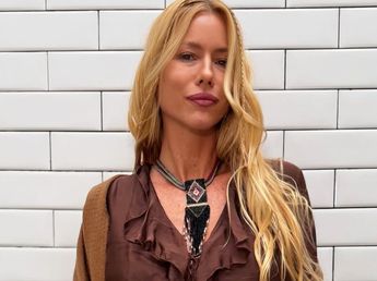 Reina fashionista: Nicole Neumann usó el pantalón estampado de la temporada y lo combinó con la blusa en tendencia