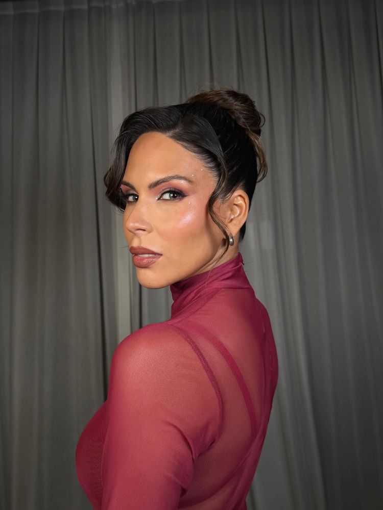 Minifalda y transparencias: Barby Franco apostó por el color del momento para un look imbatible