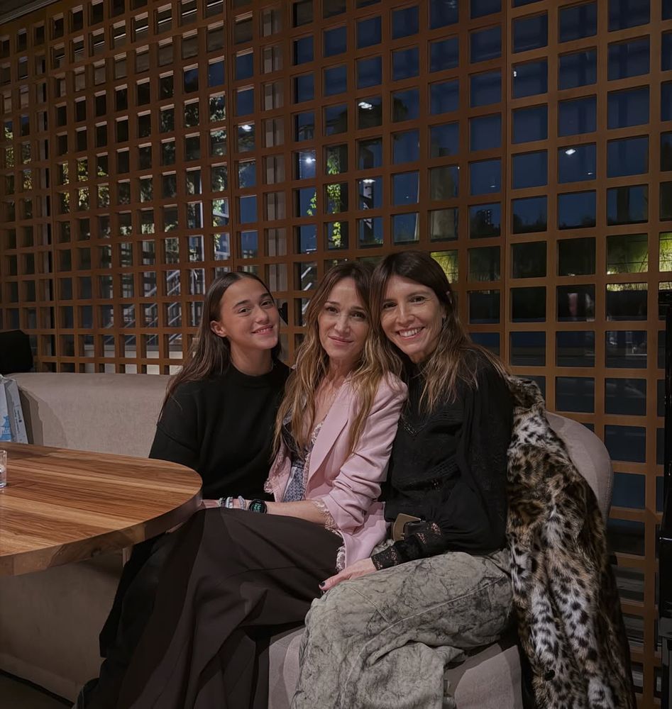 Top de corbatas: Vero Lozano celebró su cumpleaños 56 y sorprendió con un look muy llamativo