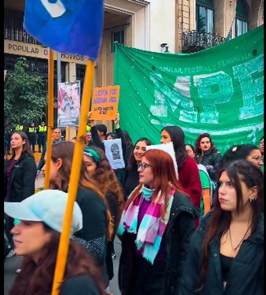La marcha reunió a organizaciones sociales, estudiantiles y de derechos humanos en el centro tucumano.