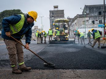 Avanza el asfaltado en el acceso al Parque de la Estación y se refuerza un punto clave para la circulación en Gualeguaychú
