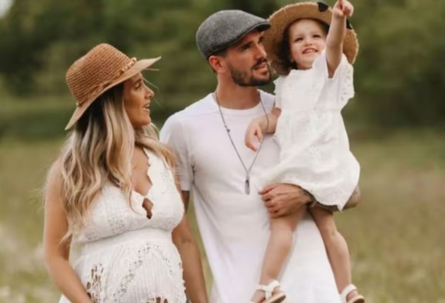 Cami Homs embarazada y Rodrigo De Paul con su hija