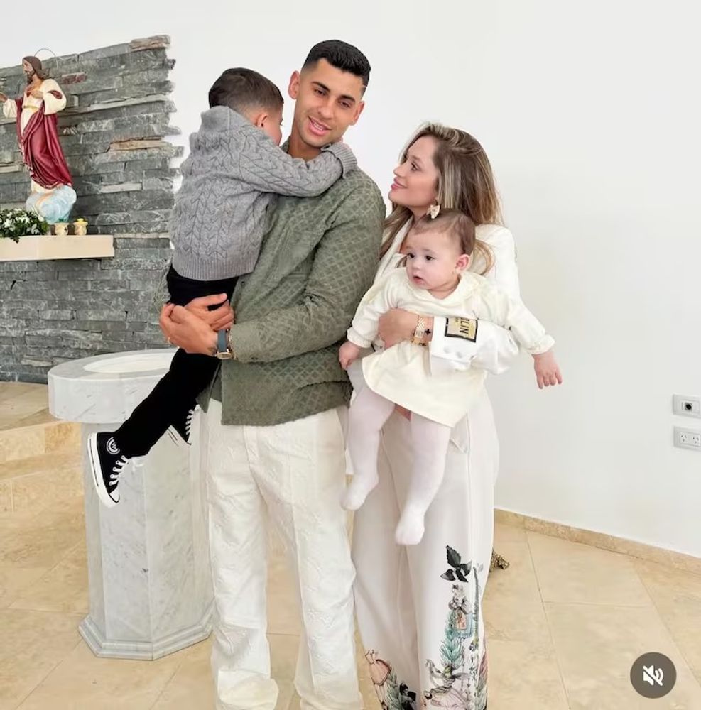 Momentos familiares que muestran el costado más íntimo del defensor argentino.