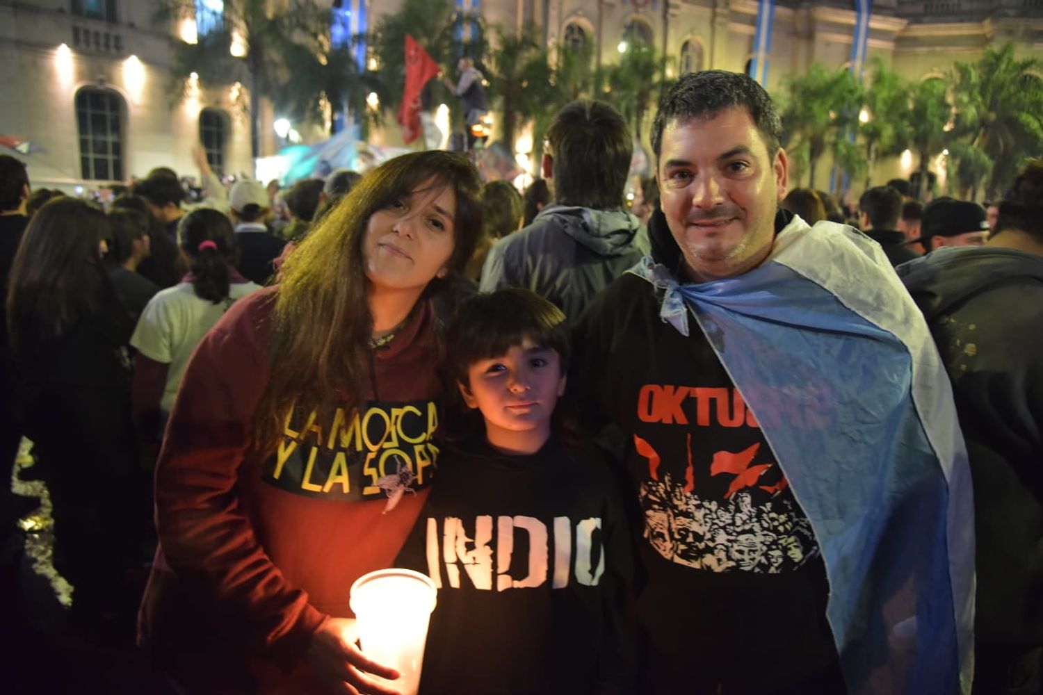 Distintas generaciones, fanáticos del Indio.