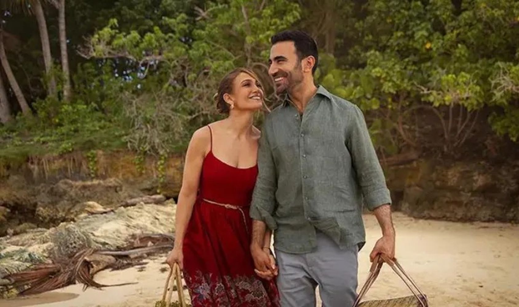 Turbulencia en la oficina está protagonizada por Jennifer Lopez y Brett Goldstein.