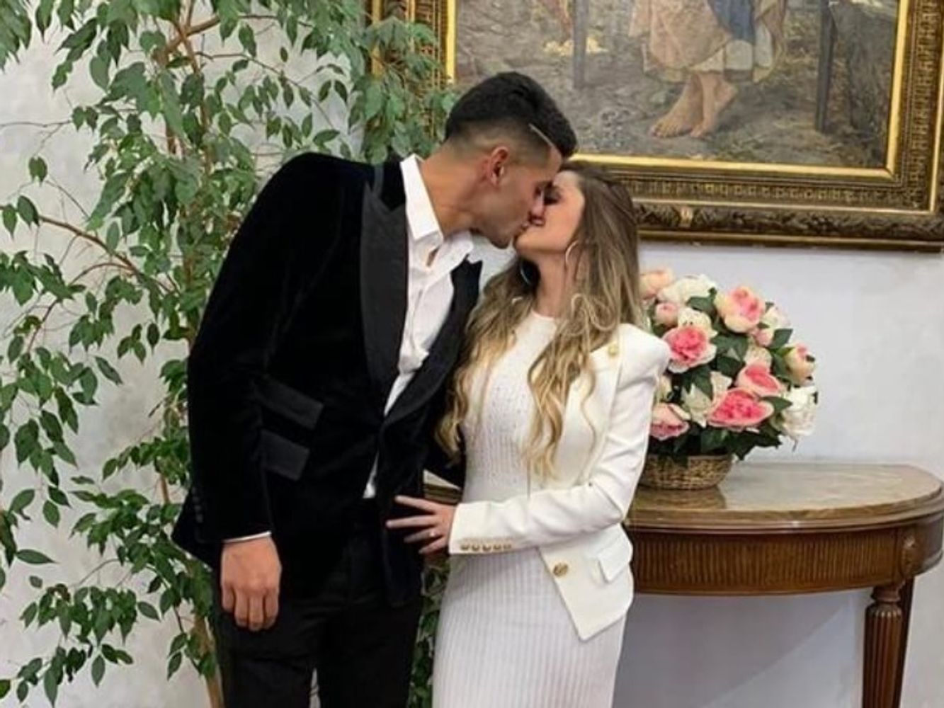 El campeón del mundo junto a su esposa en un momento de celebración.
