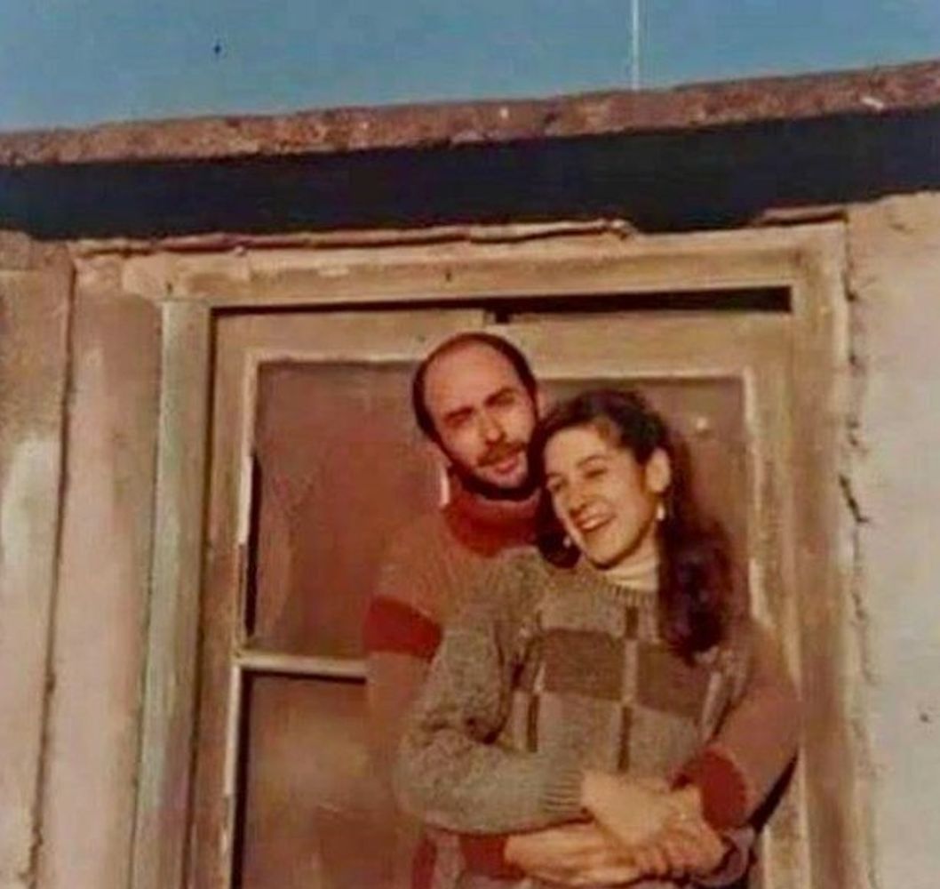 Quién es Virginia Mones Ruiz, la compañera inseparable del Indio Solari: su historia de amor de más de 40 años