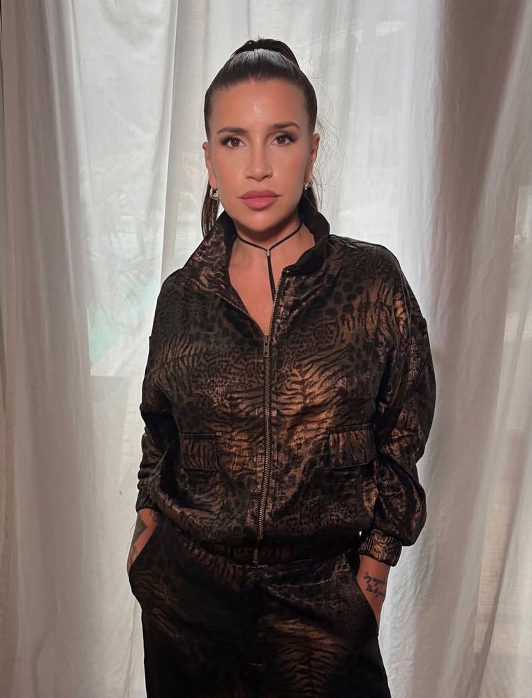 Flor Peña no dejó pasar la tendencia del momento y arrasó con la chaqueta animal print viral del otoño