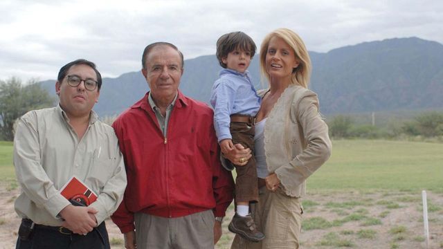 Periodista Carlos Quiroga junto a Carlos Menem y Cecilia Bolocco