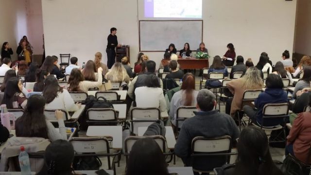 Bajo el lema “Formación y Compromiso Social”, la jornada abordó problemáticas actuales en salud mental desde una perspectiva social y comunitaria.