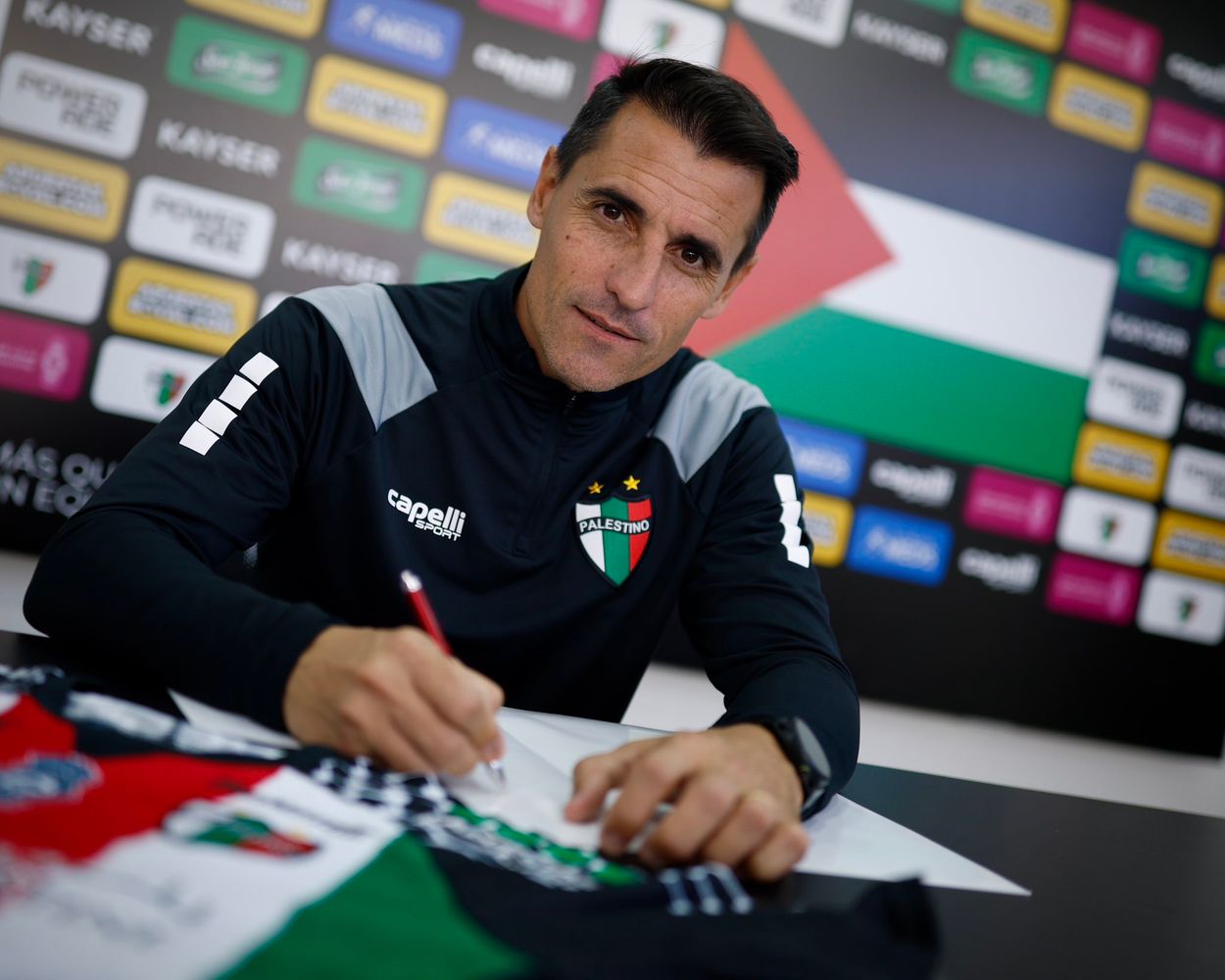 El ex Belgrano, Guillermo Farré, ahora técnico de Palestino de Chile.