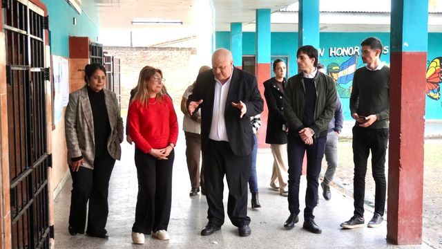 El ministro Federico Masso recorrió la escuela Monseñor Blas Victorio Conrero, donde funciona un dispositivo que garantiza desayuno y almuerzo a estudiantes.