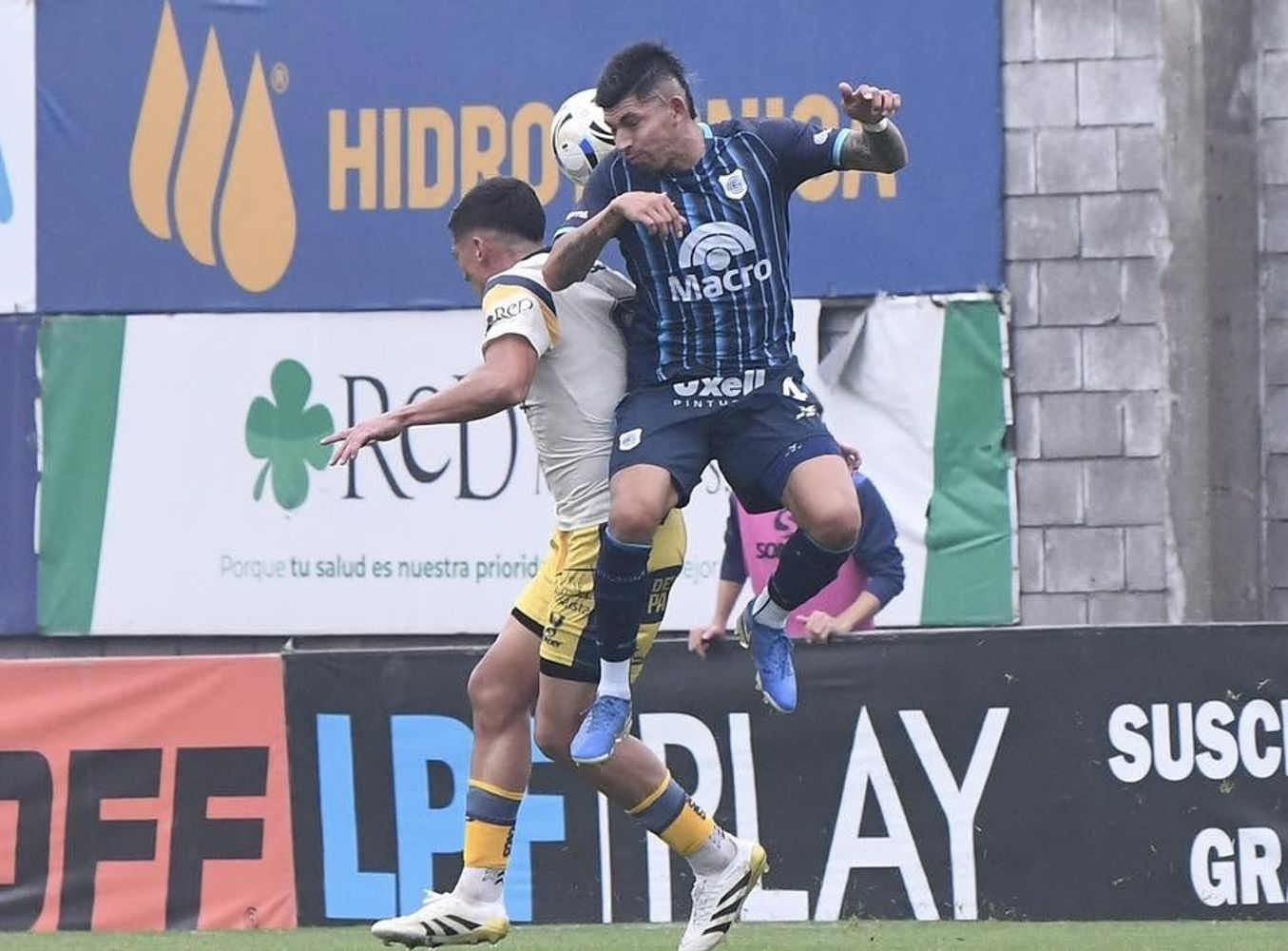 El “Lobo” jujeño no logró sostenerse en en el “Leon Kolbowski”, cometió errores defensivos en el complemento y terminó cediendo ante un “Bohemio” contundente.