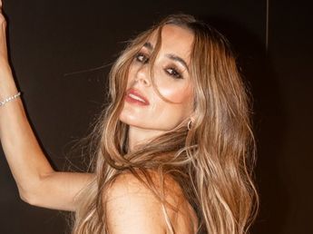 Chechu Bonelli jugó con diferentes texturas y creó un look total black extravagante y audaz