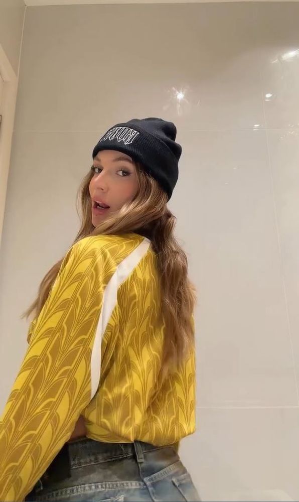 Sasha Ferro arrasó en un video con el baile del momento y apostó por un look urbano en tendencia