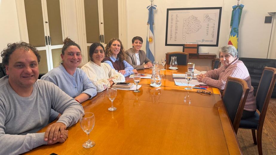 Lucía Gómez y el equipo de educación se reunieron con la directora general de Cultura y Educación