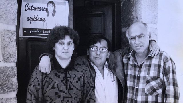 Carlos Quiroga junto a los padres de Maria Soledad Morales en Catamarca ,Ada Rizzardo y Elias Morales