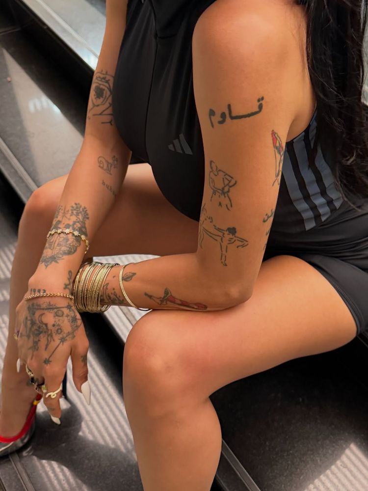 Mia Khalifa reversionó el estilo deportivo y conquistó con top y short del nuevo color de la temporada