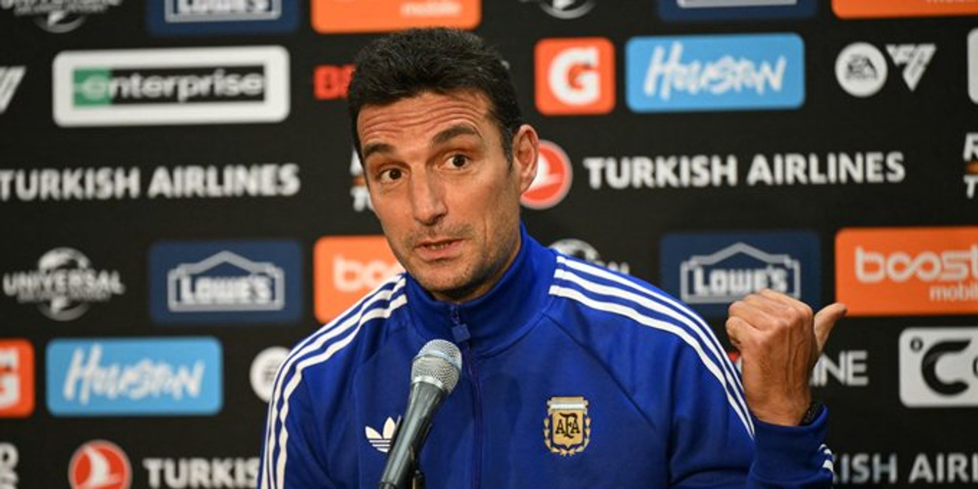 Lionel Scaloni sigue evaluando a los jugadores "tocados" en la Selección, a nueve días del debut en el Mundial.
