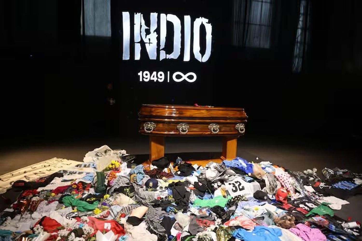 El velatorio del Indio Solari movilizó a una multitud.