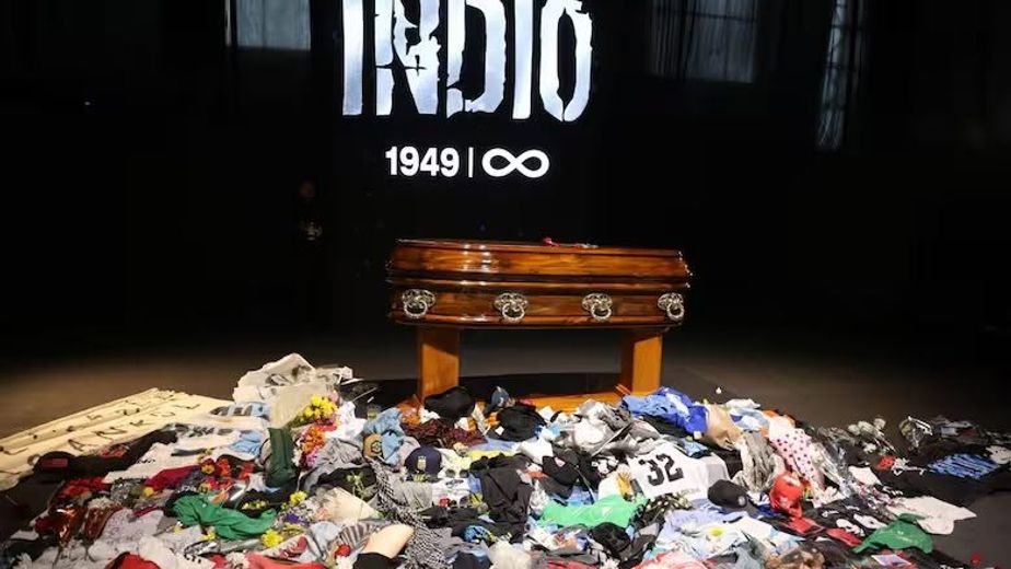 El velatorio del Indio Solari movilizó a una multitud.