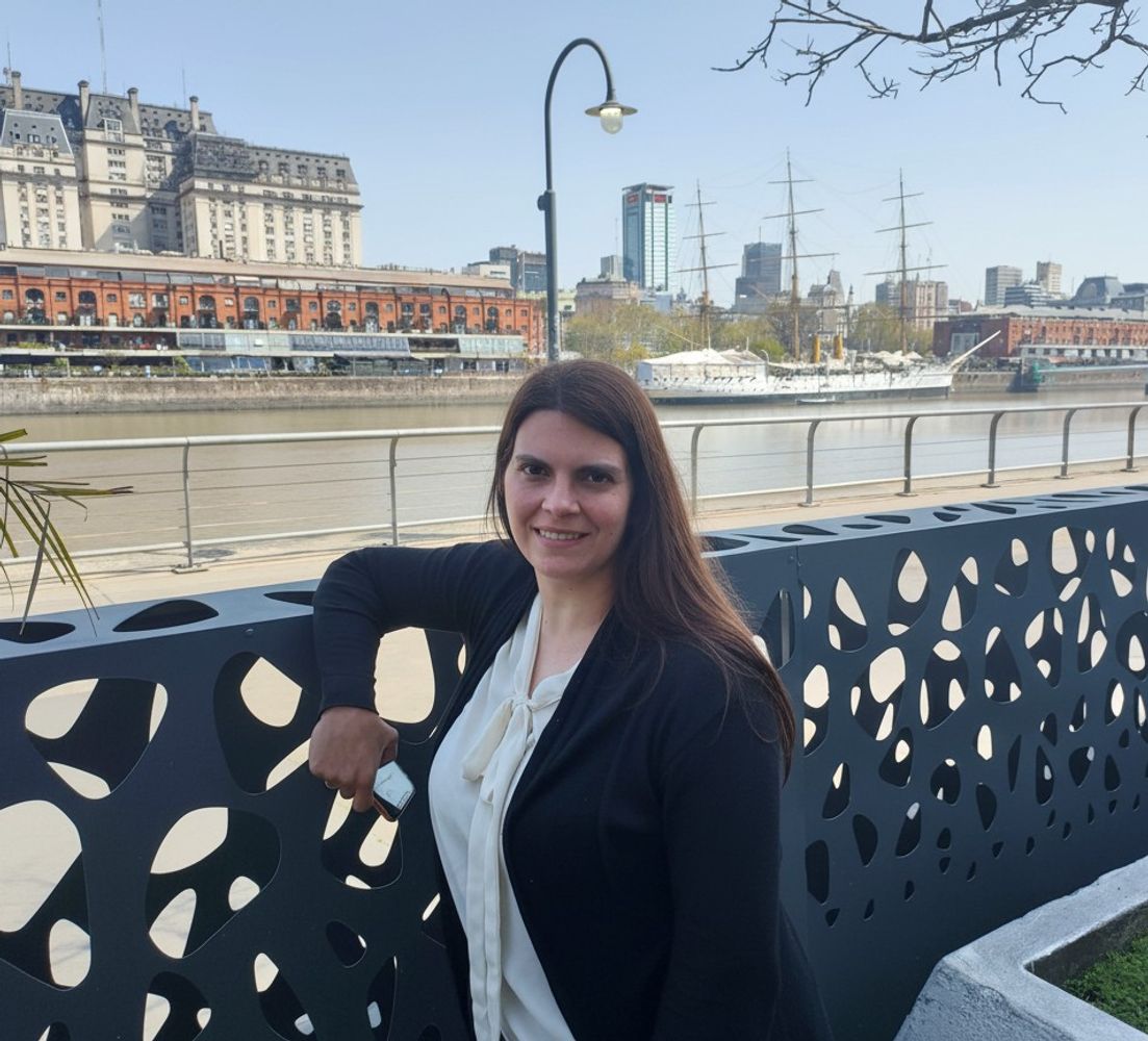 Romina Oviedo Pérez, la abogada, contadora e instumentista de la viola