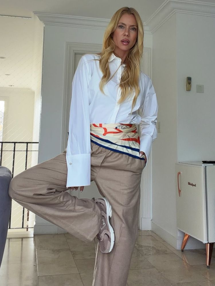 Colores neutros y pañuelo multicolor: Nicole Neumann eligió la tendencia del otoño y dio cátedra de estilo