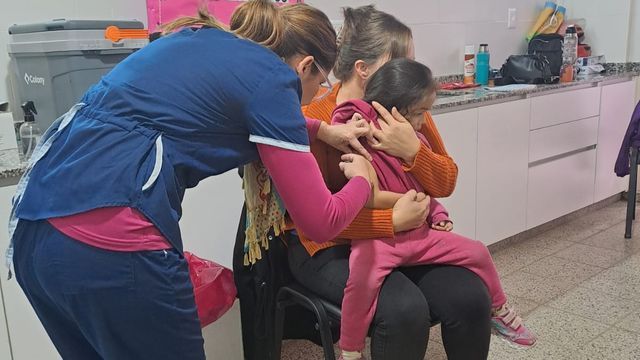 Equipos de la Dirección de Inmunizaciones recorrieron distintos Espacios de Primera Infancia para revisar y completar esquemas del calendario obligatorio.