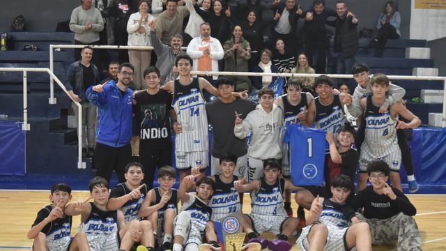 Bolívar gritó campeón en U15 y festejó en casa.
