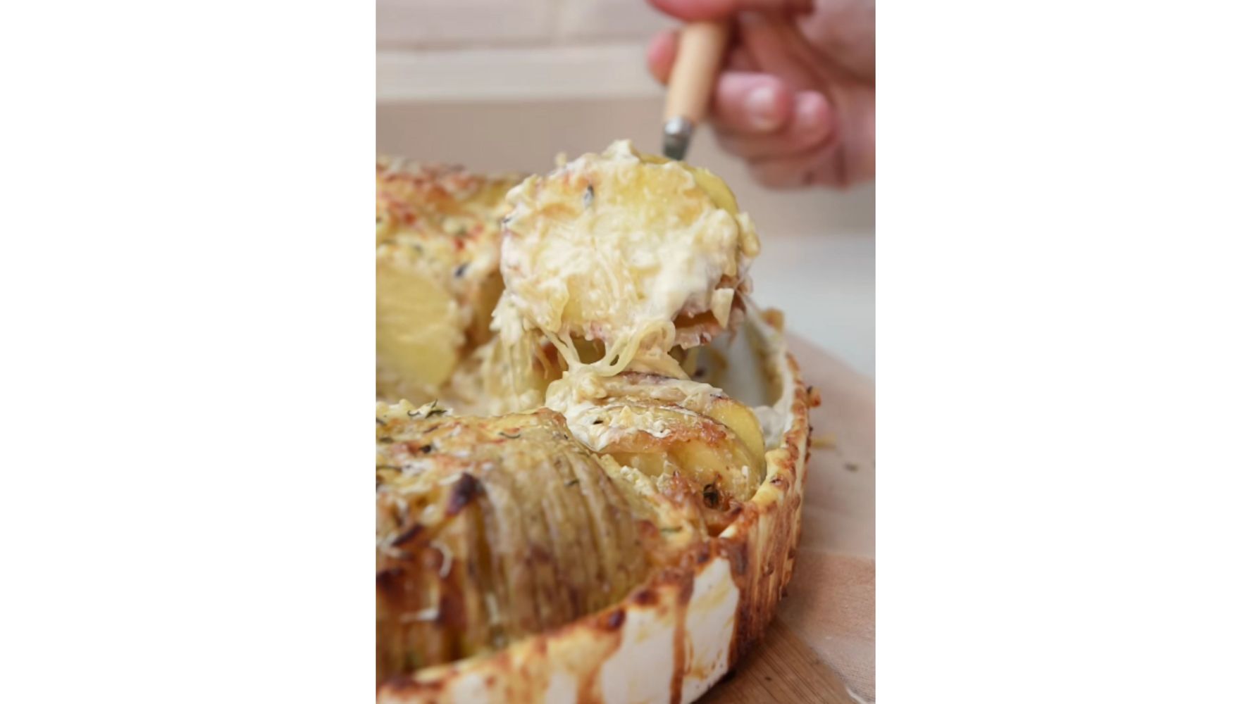 Papas gratinadas con cebolla y queso.
