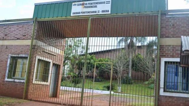 Malestar en la cárcel de Oberá: personal asegura que son obligados a vender rifas para cubrir gastos de la institución.