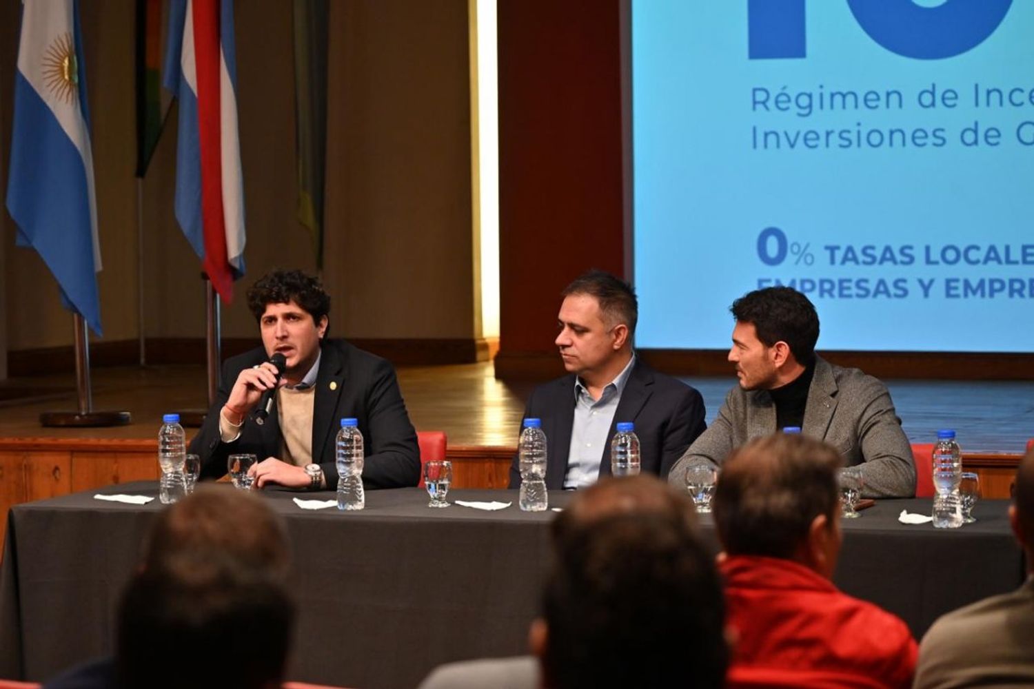 Mauricio Davico junto al secretario de Modernización de Entre Ríos, Emanuel Gainza, y el secretario de Industria, Catriel Tonutti.