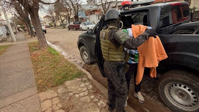 Arroyito: dos cuñados de 33 y 35 años fueron detenidos por la FPA por comercialización de droga