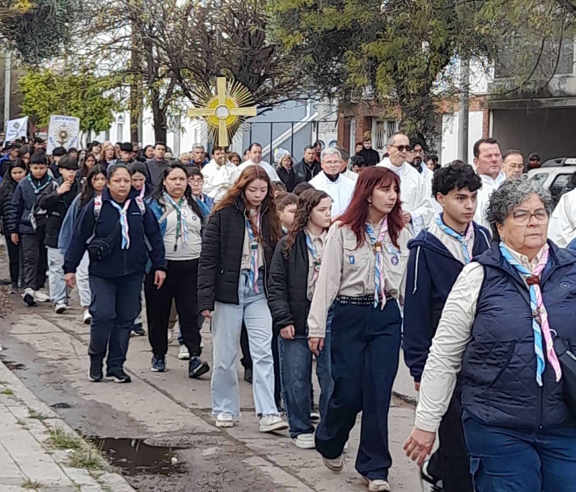 Punta Alta: gran demostración de fe en la Festividad del Corpus Christi