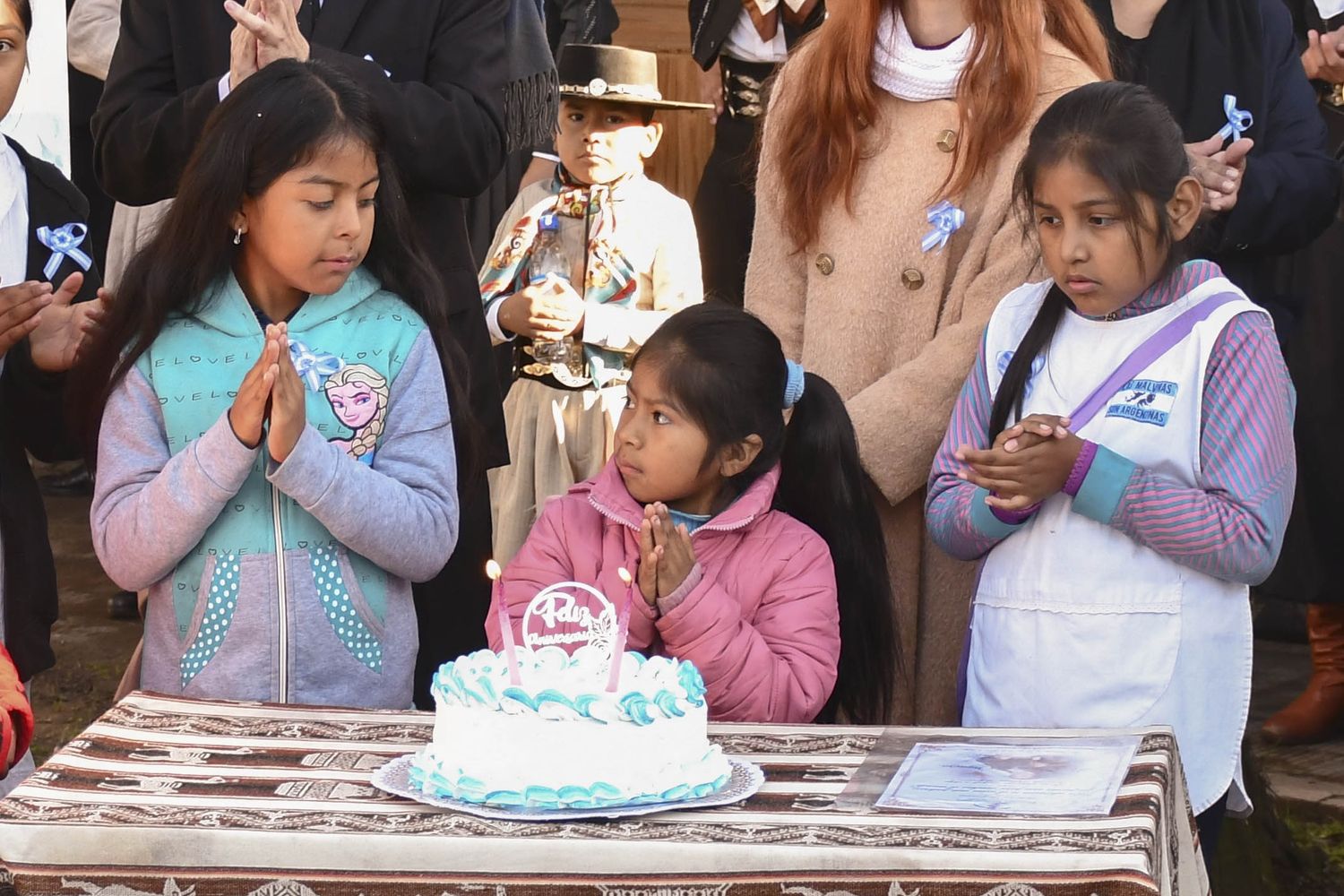 Escolares de establecimientos educativos del barrio Los Huaicos que frecuentemente concurren a la Biblioteca Belgraniana del Concejo Deliberante, fueron parte del festejo.