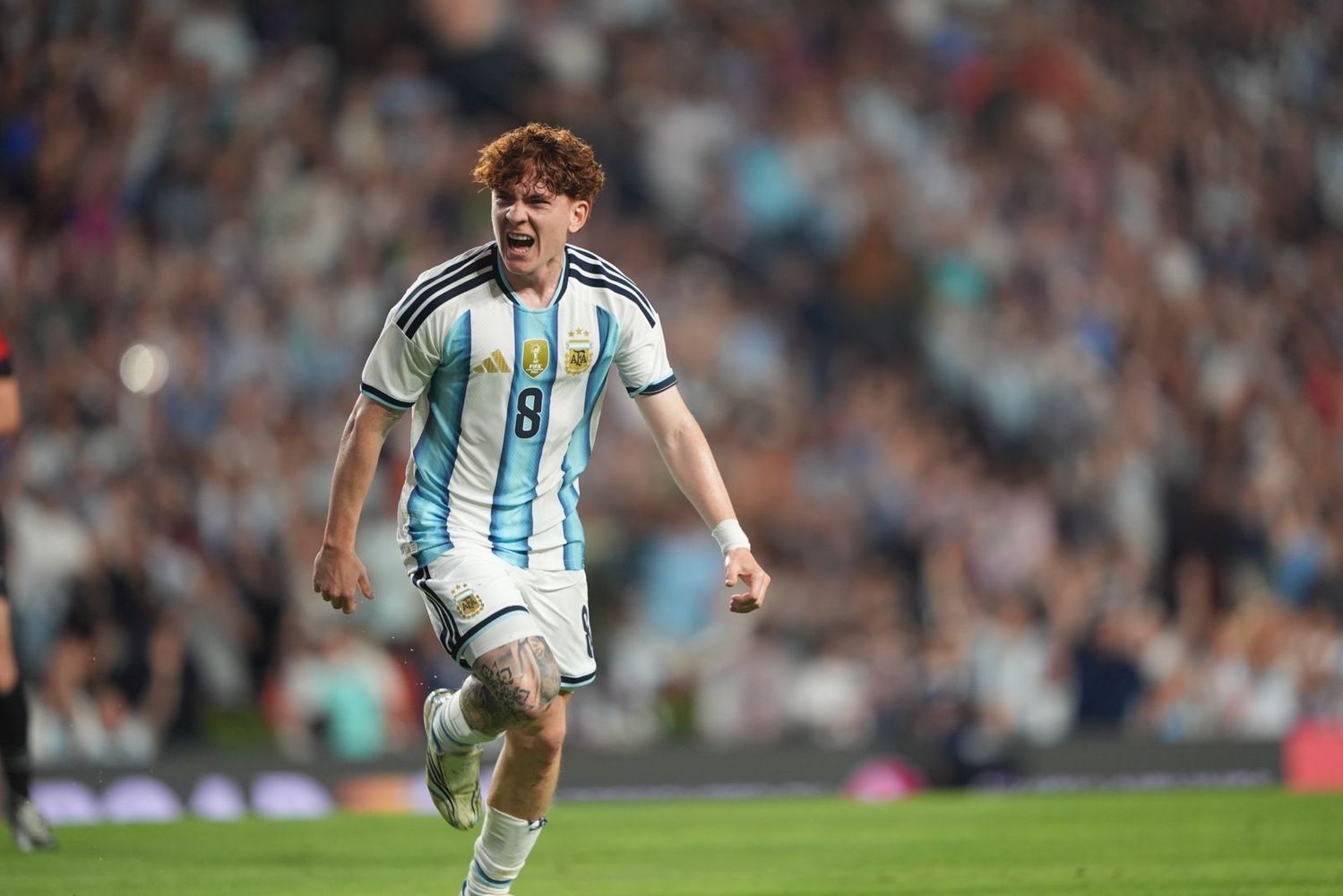 Valentín Barco festeja el 1 a 0 de Argentina ante Islandia en el amistoso previo al debut en el Mundial 2026
