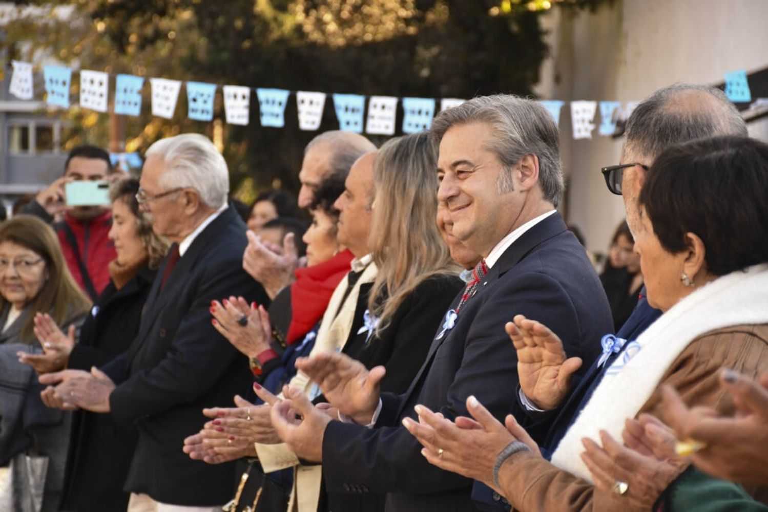 El presidente del parlamento municipal, Gastón Millón (al centro), destacó el ideario del general Manuel Belgrano, en particular su afán por promover la educación.