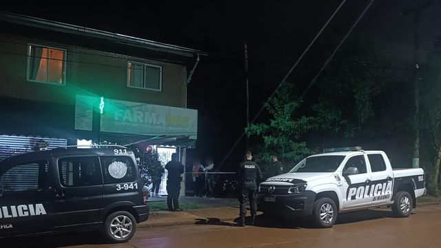 Intenso operativo en Eldorado para capturar a motochorros que asaltaron farmacia y dejaron un herido.