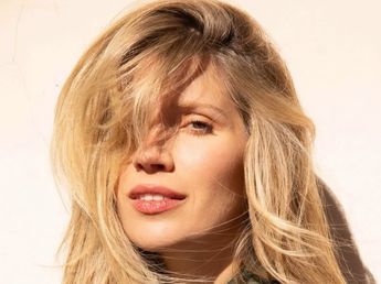 Laurita Fernández combinó el color chocolate con el tono verde en tendencia y dio cátedra de estilo con un look otoñal