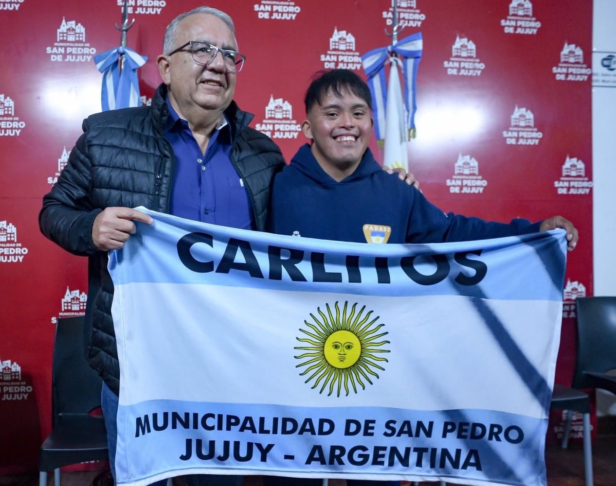 El representante del Centro de Deportes Adaptados, de San Pedro de Jujuy, Carlos Isasmendi, pasó por la Municipalidad para agradecer el apoyo y despedirse del intendente Julio Bravo.