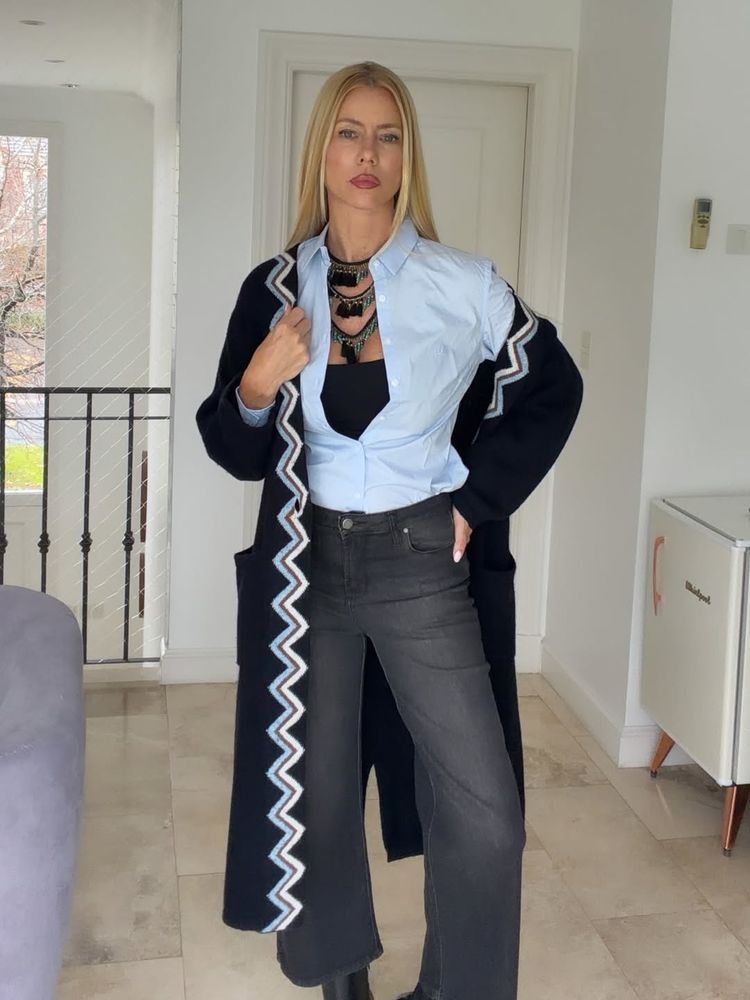 Nicole Neumann dio cátedra de estilo con el abrigo must de la temporada de otoño