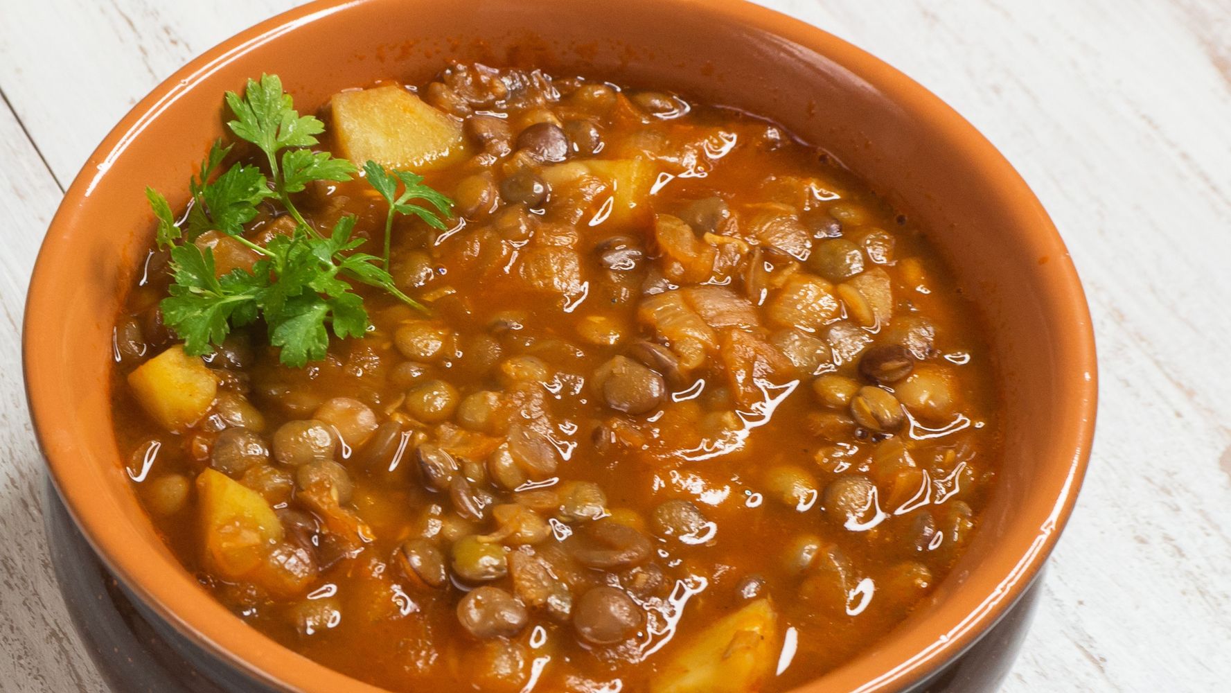 Cómo hacer un guiso de lentejas vegetariano.