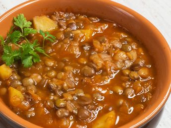 Cómo hacer un guiso de lentejas vegetariano: receta versión saludable ideal para los días de frío