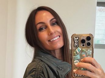Gisela Dulko se sumó a la tendencia del verano europeo y arrasó con una bikini estilo "sporty chic"