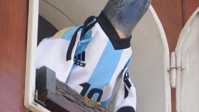 El Reloj Cucú se prepara para vestirse con los colores de la Selección Argentina en la previa del Mundial. Foto de archivo