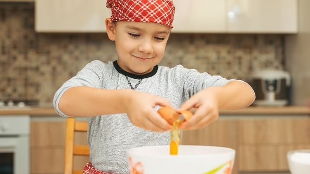 Niños cocinando