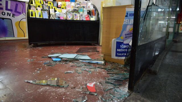 El sujeto destruyó diferentes locales en el centro de Córdoba.