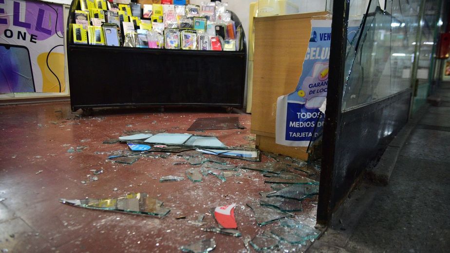 Un ladrón destrozó 10 locales en el centro de Córdoba: los impactantes videos