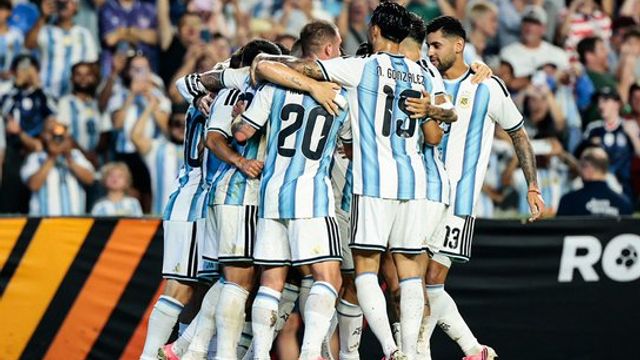 Jaldo acompañó el festejo argentino tras la victoria frente a Argelia.